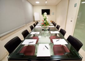 Breaking Business Hotel 5