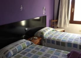 Hostal Catedritos Ibéricos A-5 KM 154 5