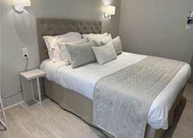 Kyriad Saumur Hyper Centre Hôtel, Appartements, Séminaires et SPA soins Sothys Paris 2