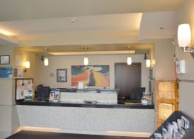 Days Inn & Suites by Wyndham Milwaukee 2