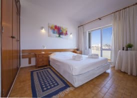 B43 - Spotless Seaview Apartment 3