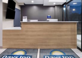 Days Inn by Wyndham Staten Island 4