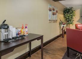 Red Roof Inn & Suites Knoxville East 4