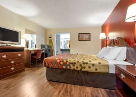 Econo Lodge Cortland Downtown 5
