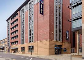 Travelodge Sheffield Central 4