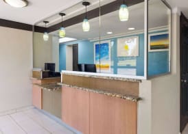 Day's Inn & Suites by Wyndham Indianapolis Airport East 3