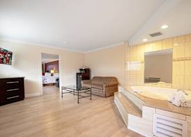 Red Roof Inn & Suites Monterey 3