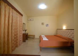 Toula's Apartments 5