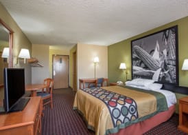 Super 8 by Wyndham Mendota I-39 5