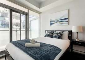 Elegant Suites - CN Tower & Lake View 3