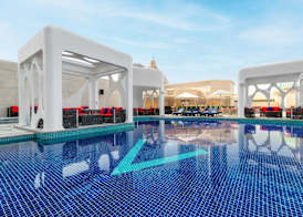 V Hotel Dubai, Curio Collection by Hilton 2