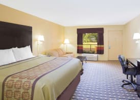 Days Inn by Wyndham Andalusia 3