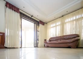 Tiptone Hotel 4