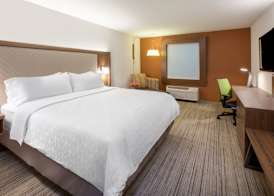 Holiday Inn Express & Suites ST PETERS by IHG 4