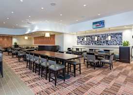 DoubleTree by Hilton Hotel Grand Rapids Airport 5