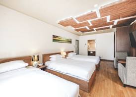 Sunset Hotel 4