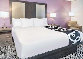 La Quinta Inn & Suites by Wyndham Norfolk 3