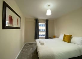 Remarkable 2-bed Apartment in Glasgow 2