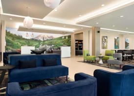 La Quinta Inn & Suites by Wyndham Burlington 2