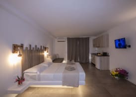 Myrsini's Luxury Suites 3