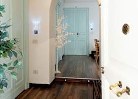 Holiday Lux Boutique Room 2