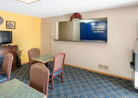 Rodeway Inn & Suites Austin I-90 2