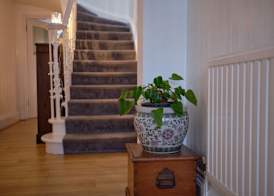 Ravenswood Guest House 2