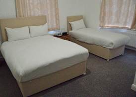 Gatwick Birchwood Lodge 2