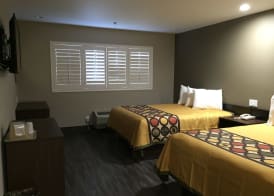 Super 8 by Wyndham National City Chula Vista 3