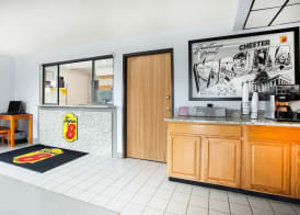 Super 8 by Wyndham Chester/Richmond Area 3