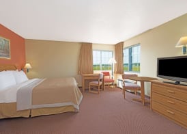 Days Inn by Wyndham Cameron 5