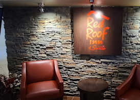 Red Roof Inn & Suites Cornelius – Lake Norman 4