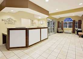 Microtel Inn & Suites by Wyndham Prairie du Chien 2