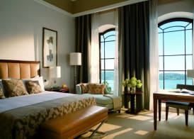 Four Seasons Hotel Istanbul at the Bosphorus 3