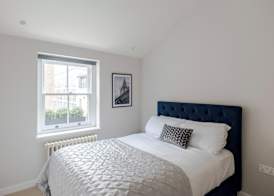 Stunning 2-Bed Mews House with AC near Regent's Park 2