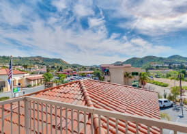Holiday Inn Express & Suites LAKE ELSINORE by IHG 3