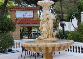 Villa Columbus Rooms and Restaurant 4