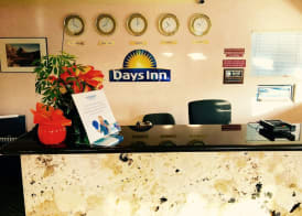 Days Inn by Wyndham Anaheim Near the Park 2
