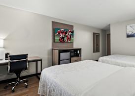 Red Roof Inn PLUS Belleville 4