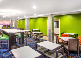 La Quinta Inn & Suites by Wyndham St Louis Hazelwood North 3