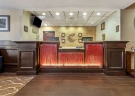 Comfort Suites Newark - Harrison 2