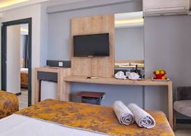 Clover Magic Park Side Hotel 2