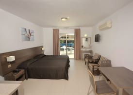 Petrosana Hotel Apartments 5