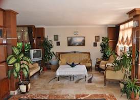 MG Moms Hotel 4