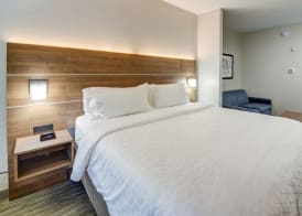 Holiday Inn Express & Suites QUINCY I-10 by IHG 3