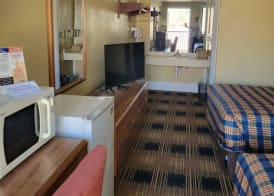 Smokies Inn - New Linens & Ultrafast WIFI - Friendliest Hospitality Guaranteed! 3