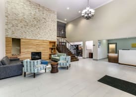 Clarion Pointe Columbus-Bradley Park 4