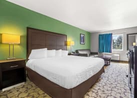 SureStay Plus Hotel by Best Western Bettendorf 5