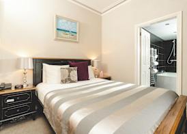 OYO Rayanne House Guest Accommodation 5