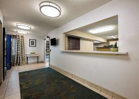 Sonesta Simply Suites Chicago Waukegan 2